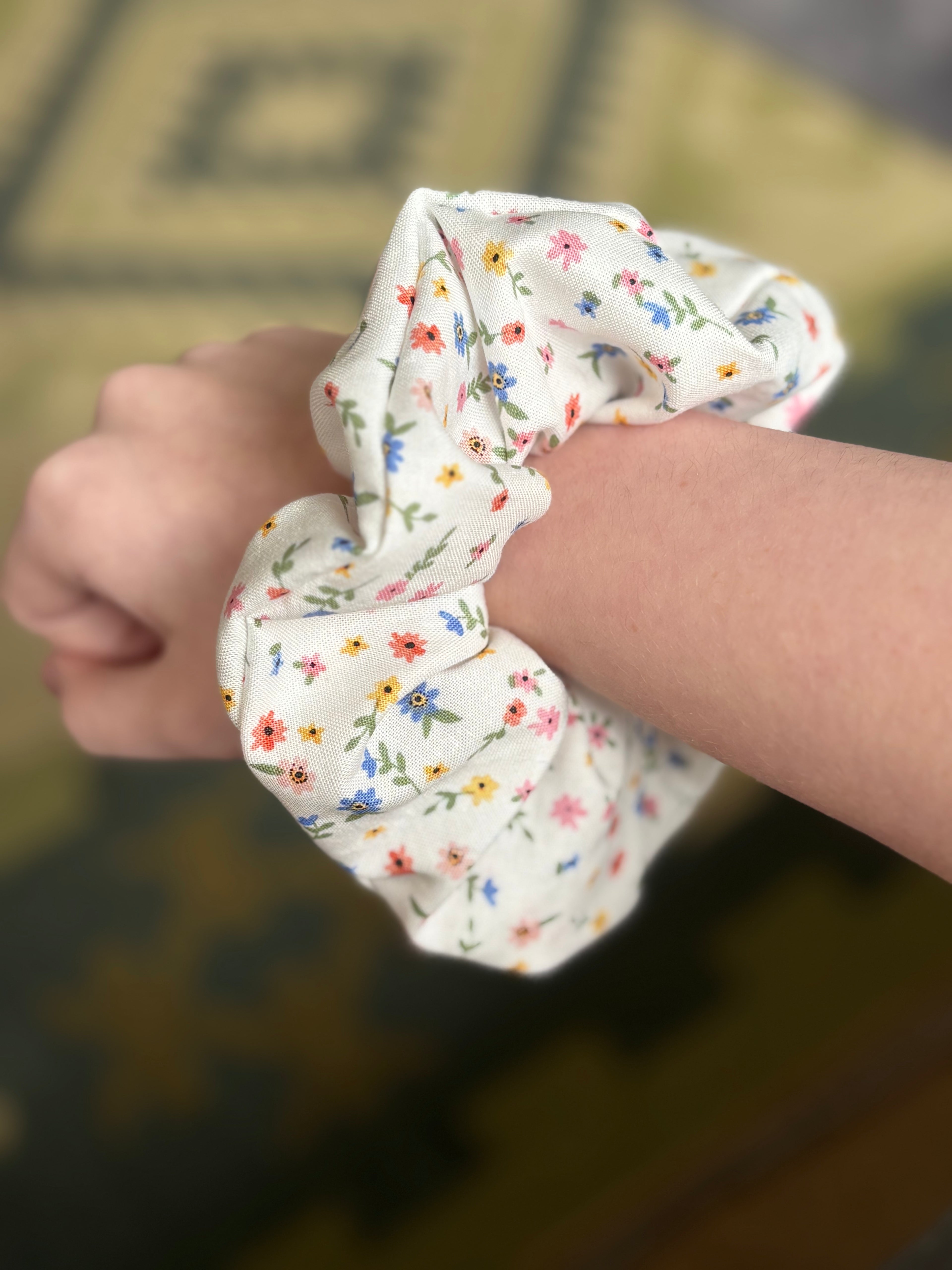 Little Flowers Dog Bow Tie and Scrunchie Set